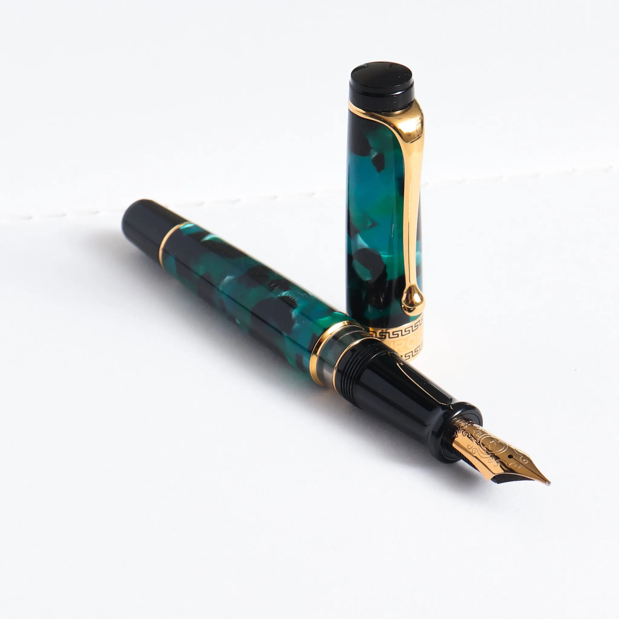 Aurora Optima Auroloide Emerald Green Fountain Pen