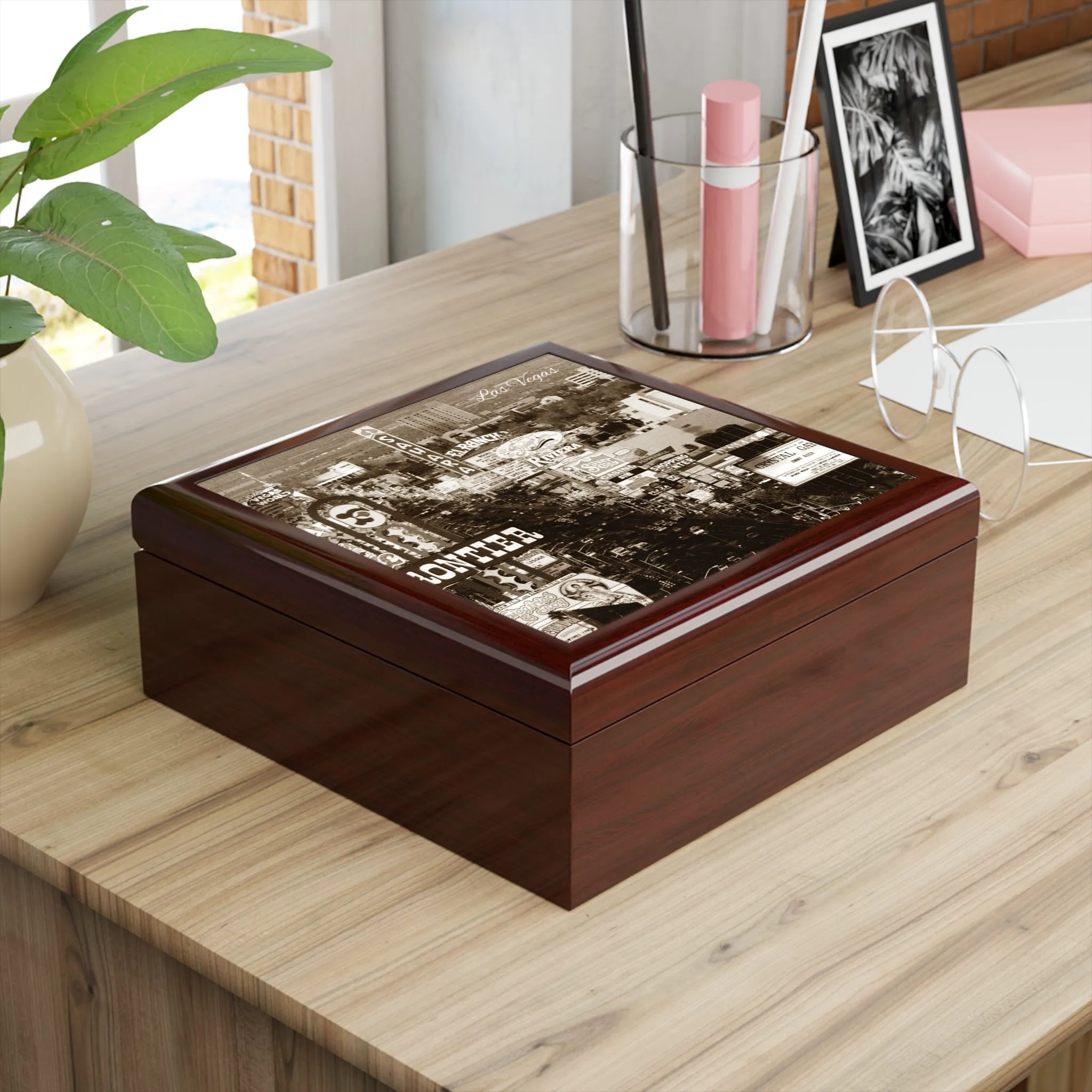 Las Vegas Nostalgia Keepsake Jewelry Box with Ceramic Tile Cover