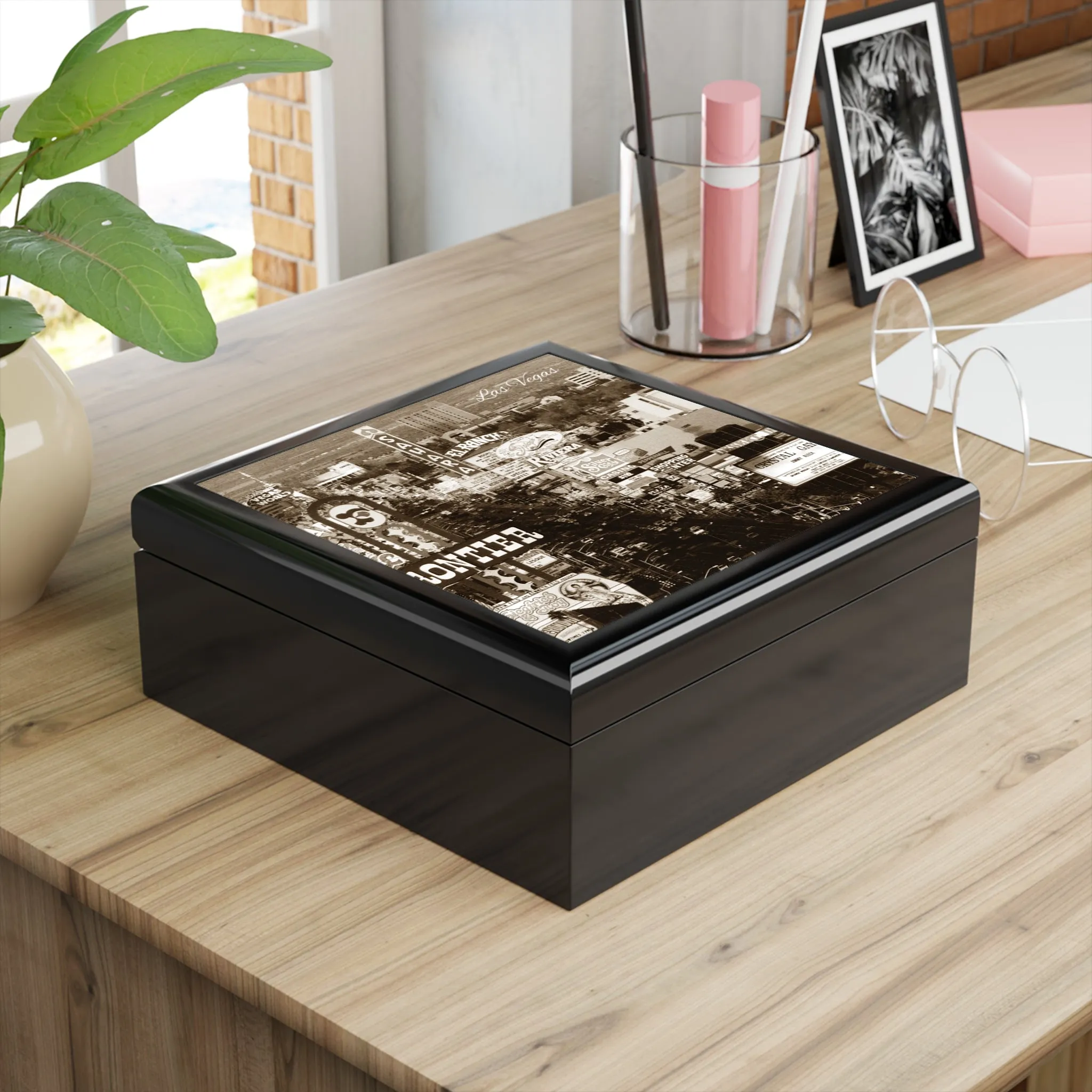 Las Vegas Nostalgia Keepsake Jewelry Box with Ceramic Tile Cover